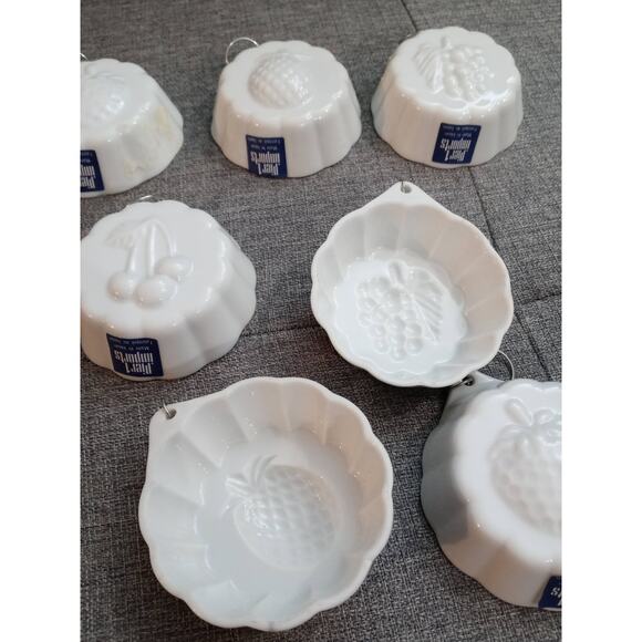 7 Vtg Pier 1 Japan Mini White Ceramic Wall Decorations Pineapple Grapes Cherry - Picture 3 of 4